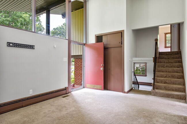 Building Photo - Tranquil 3 Bed 1.5 Bath in Tuckahoe Coming...