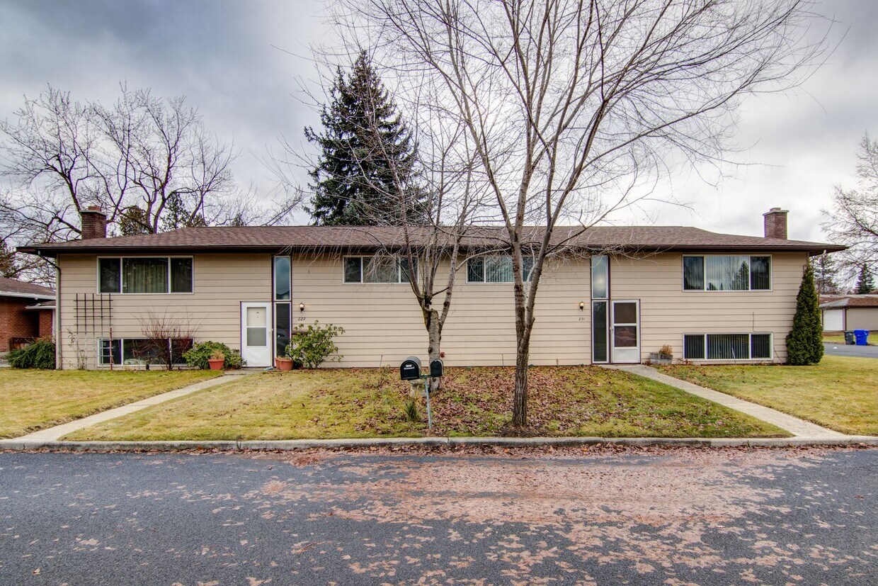 Foto principal - Spacious 3 bedrooms and 2 bathrooms Duplex...