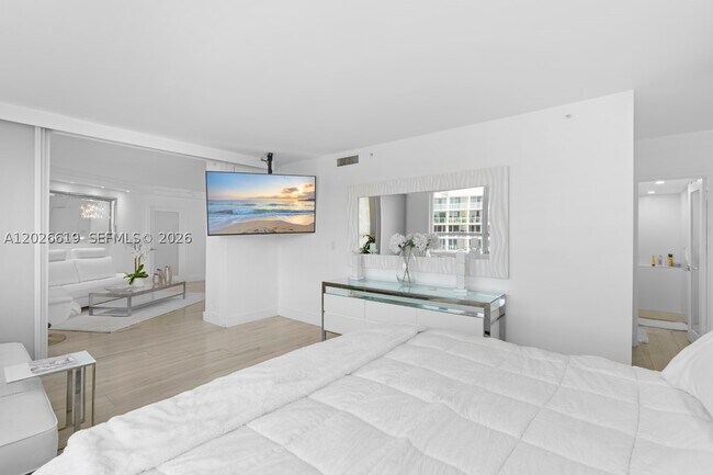 Foto del edificio - 1500 Bay Dr E