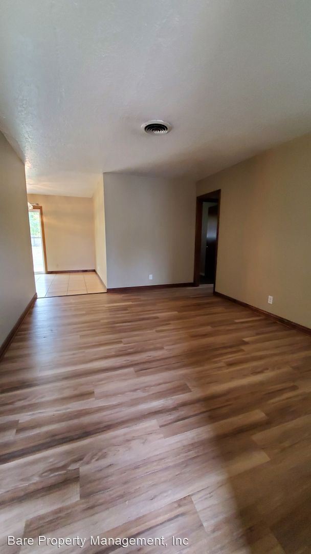 Foto del edificio - 3 br, 1.5 bath House - 1221 Charleston Court
