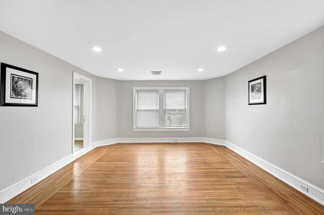 Foto del edificio - 619 W Collings Ave