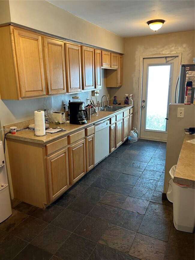 Foto del edificio - 3751 NE 170th St