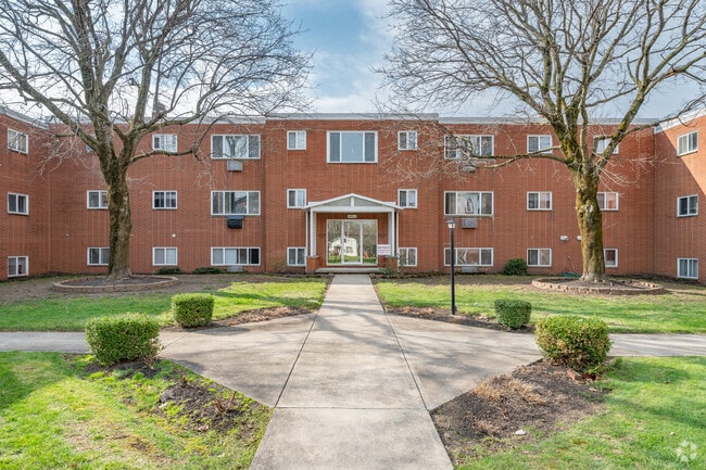 Primary - Crest Apartments