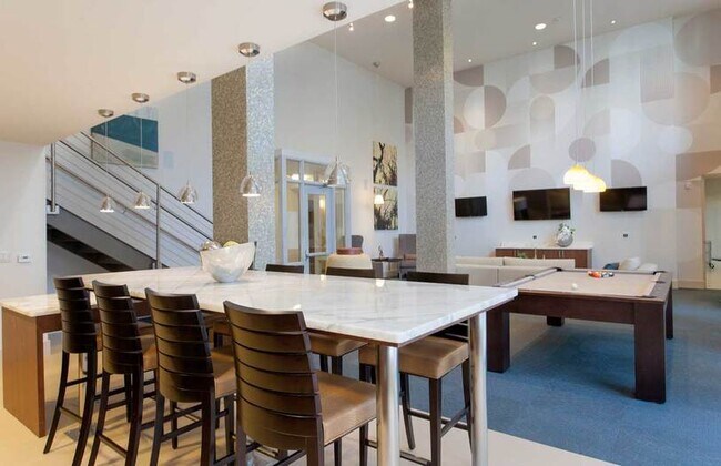 Foto del edificio - A 1 Bed Apartment fit for the Queen.