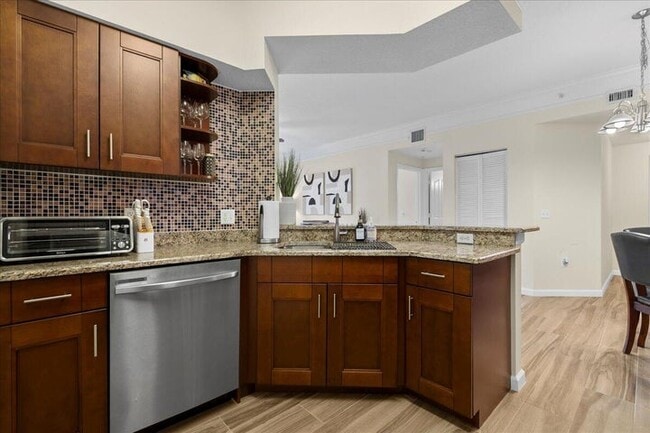 Building Photo - 5203 Myrtlewood Cir E