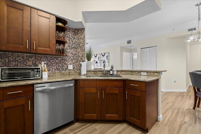 Foto del edificio - 5203 Myrtlewood Cir E
