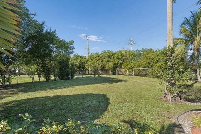 Foto del edificio - 4971 Ataman St