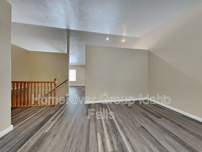 Building Photo - 508 Holladay Dr