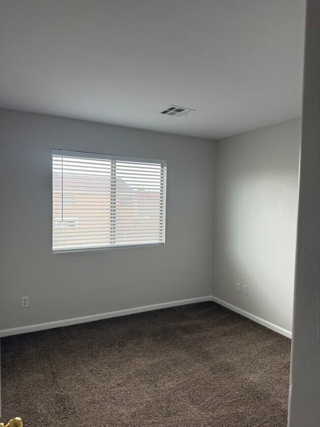 Building Photo - 4 Bedroom 3 Bath, Sundance golf community home