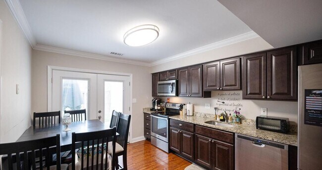 Foto del edificio - Exceptionally maintained townhouse in Fred...