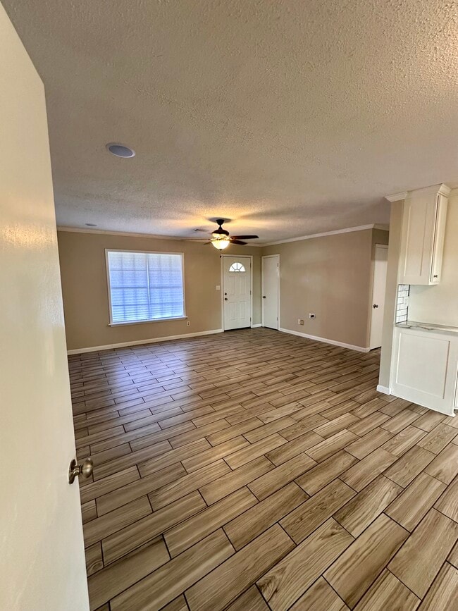 Building Photo - 334 Hillside Cir