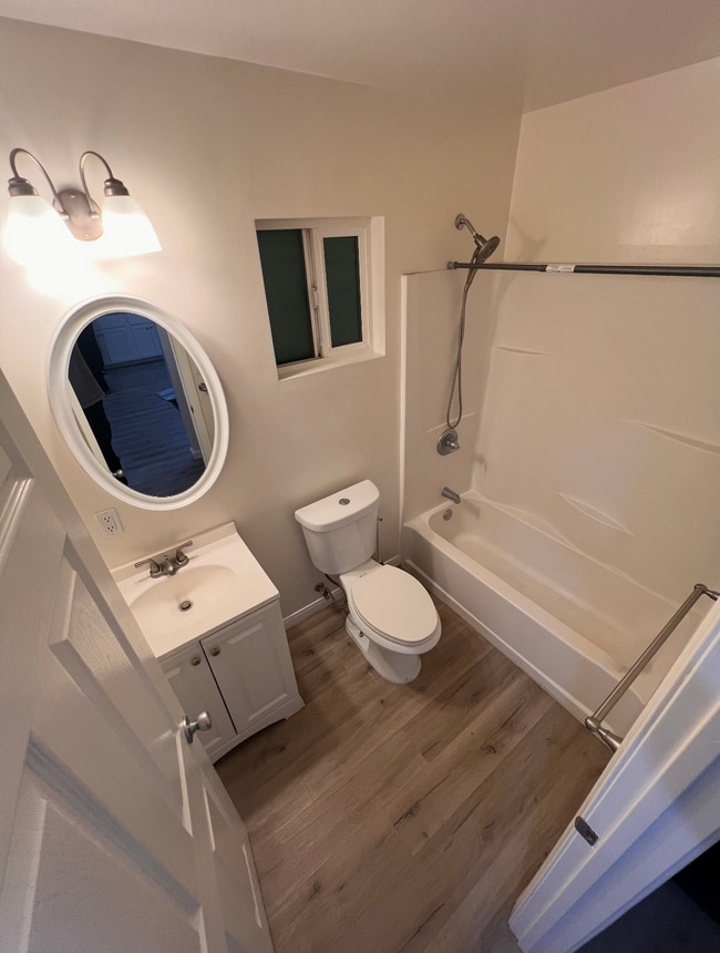 Bathroom - 2019 E Banyan St