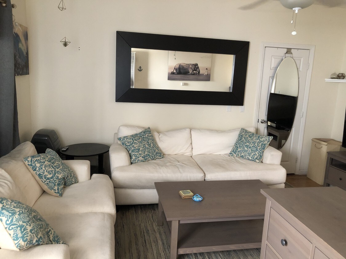 Foto principal - 432 Rosecrans Ave