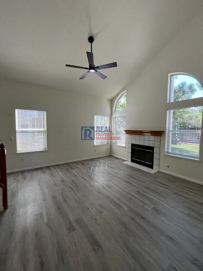 Foto del edificio - 12996 S Carson Ct