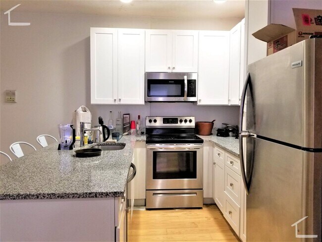 Building Photo - 9/1/26 No Fee! Renovated 4BR near Northeastern, heat/hot water inc!