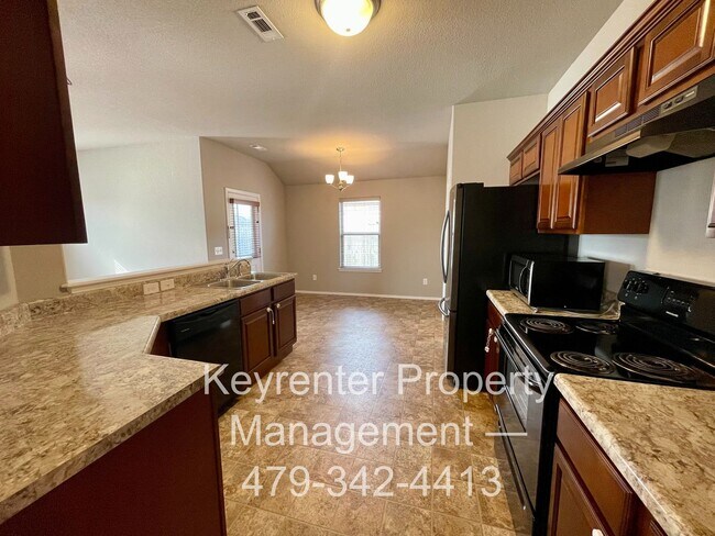 Foto del edificio - Spacious 3-Bedroom Springdale Home with Fenced Yard