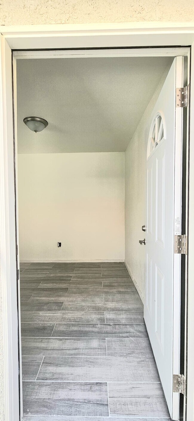 Building Photo - 25400 Sand Creek Trl