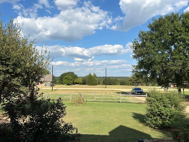 Foto del edificio - 6130 Homeland Ln