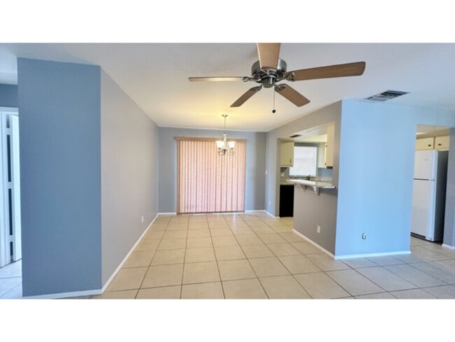 Foto del edificio - Available Now! 3 Bedroom/2 Bath SW Cape Coral