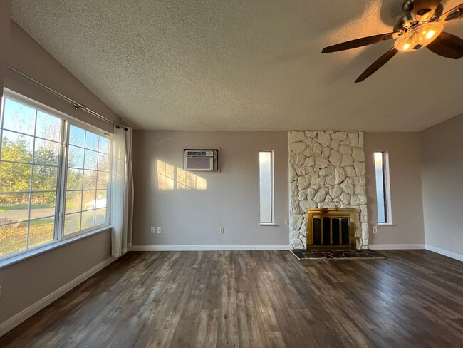 Building Photo - Cozy  3 Bed, 2 Bath Home for Rent!