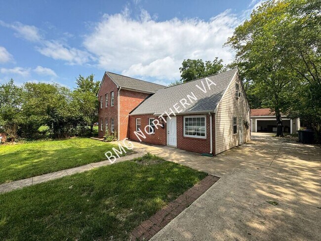 Photo - 158 Baker St- House