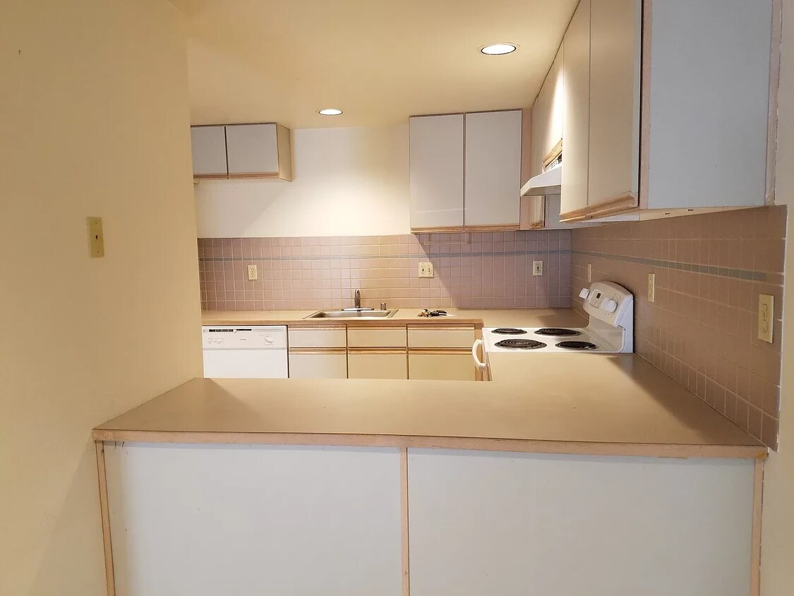 Kitchen - 2315 W Boston St