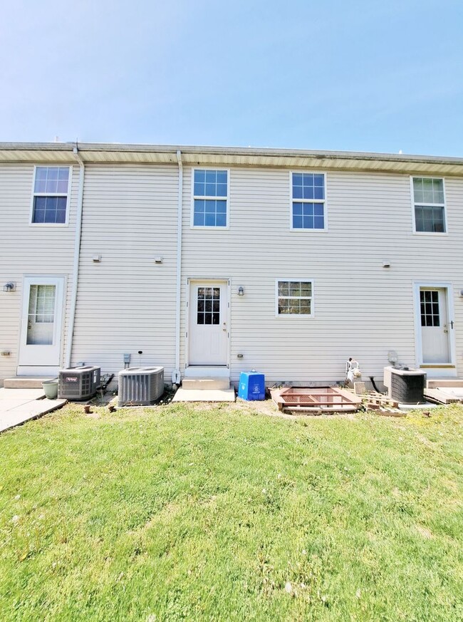 Foto del edificio - 2 Bed / 1-1/2 Bath Townhome