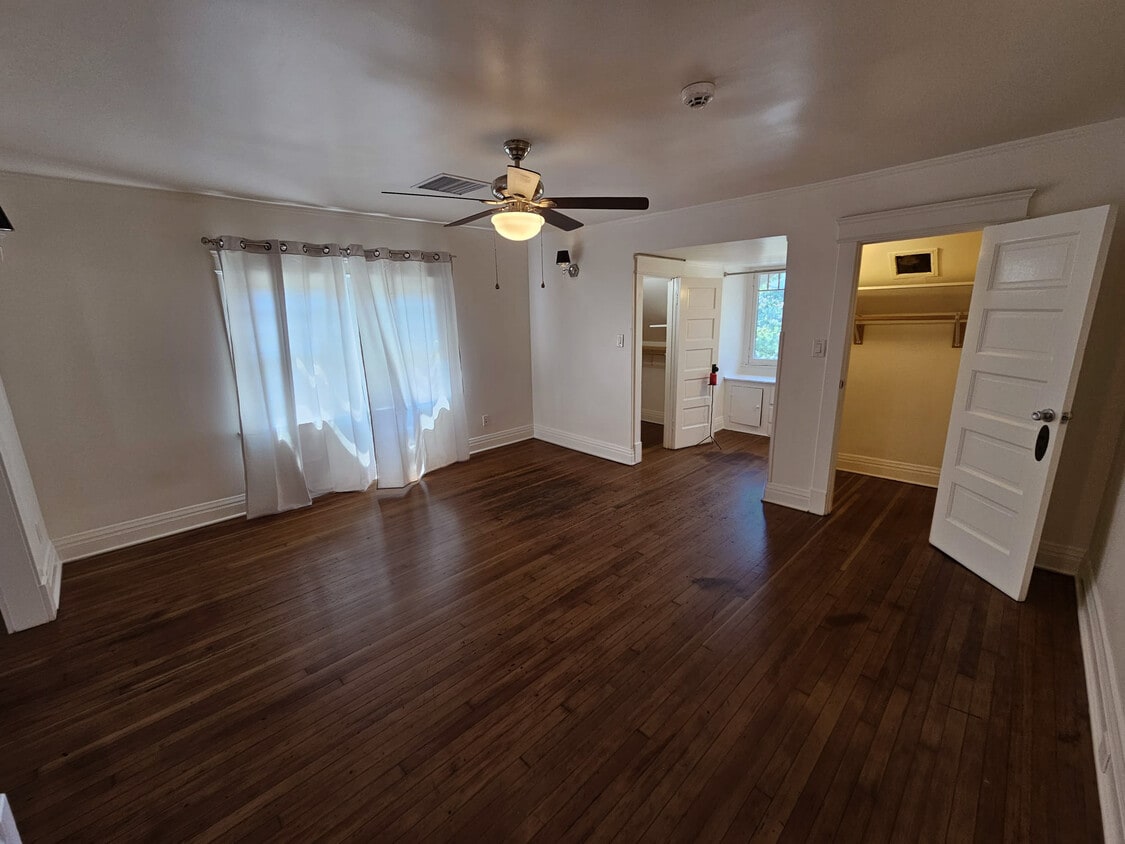 Primary Photo - 1518 S St Andrews Pl