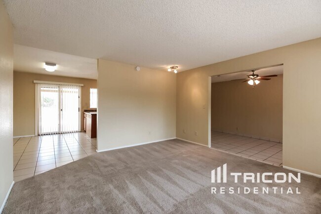 Foto del edificio - 1735 N 72nd St