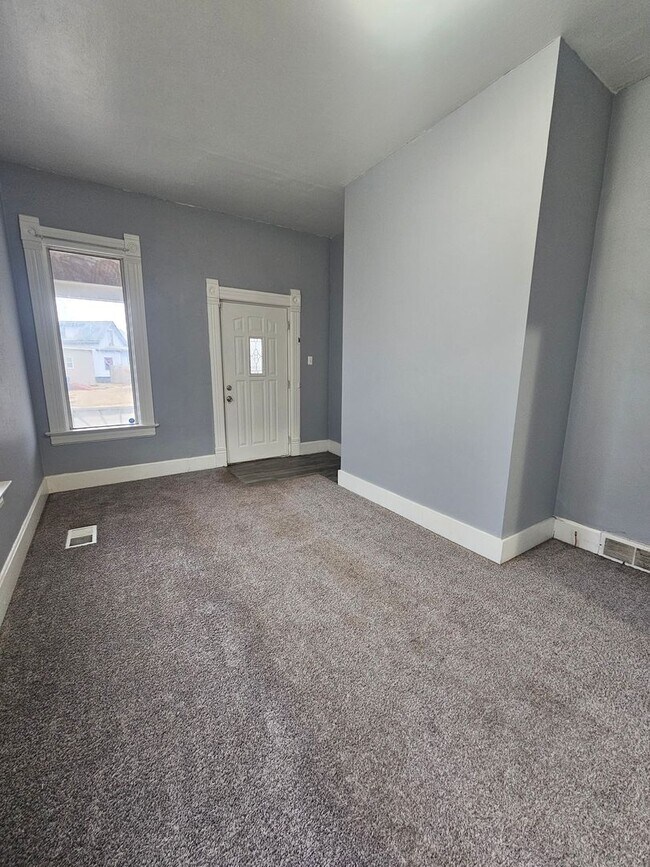 Foto del edificio - There is a $25 fee per application and everyone over 18 needs to fill out their own application.