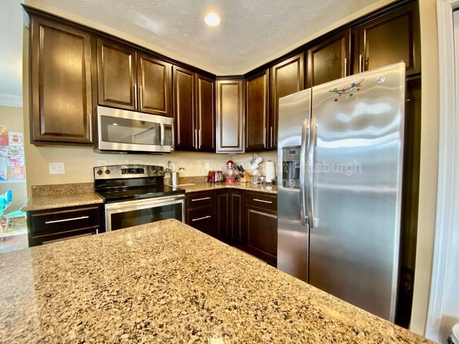 Building Photo - 449 Beech Dr