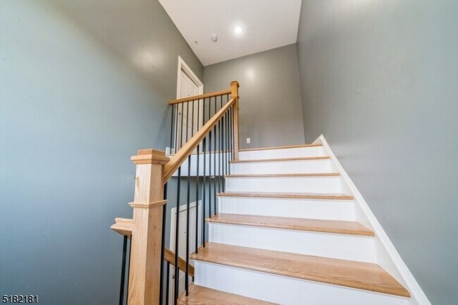 Foto del edificio - 16 Cottage Pl