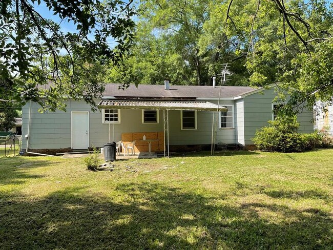 Building Photo - 528 N Park Ln