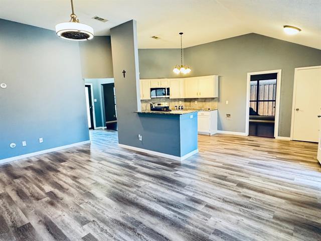 Foto del edificio - 2413 University Dr