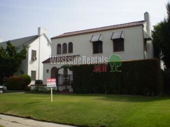 Building Photo - 824 S Norton Ave