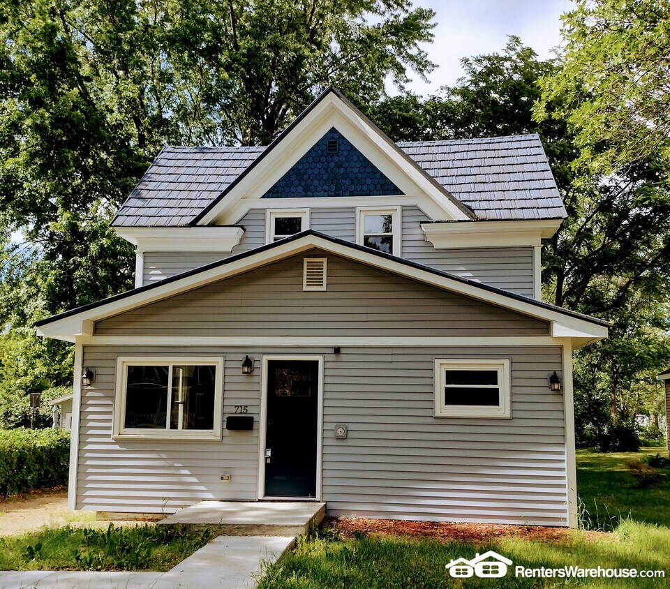 Foto principal - 715 E 2nd St