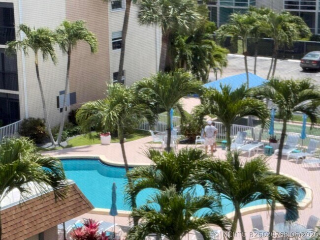 Foto del edificio - 720 E Ocean Ave