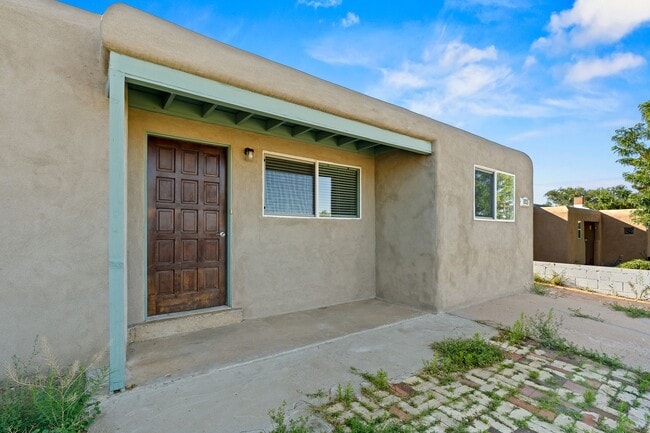 Building Photo - Charming Home on Valerie Circle