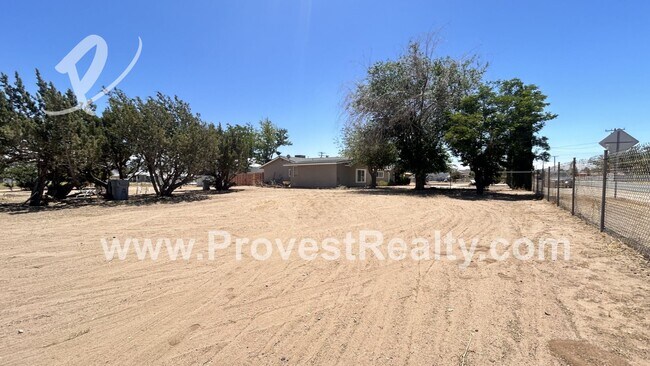 Foto del edificio - 3 Bed, 2 Bath Hesperia Home!!