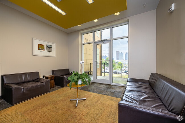2nd Floor Sitting Area - King Rampart Senior Living