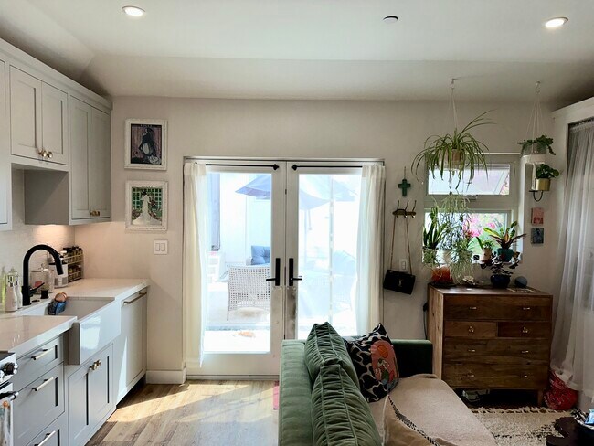 Foto del edificio - 2933 Midvale Ave
