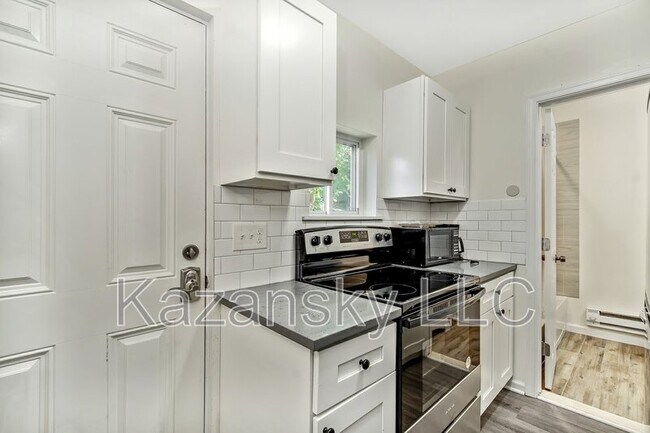 Building Photo - 5625 Sprague St