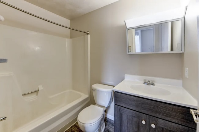 Building Photo - 1255 Oak Hill Ct