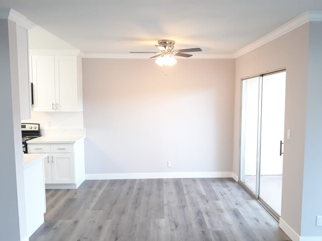 Building Photo - 13955 Oxnard St