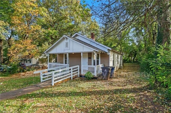 Foto del edificio - 2051 Bloomfield Dr