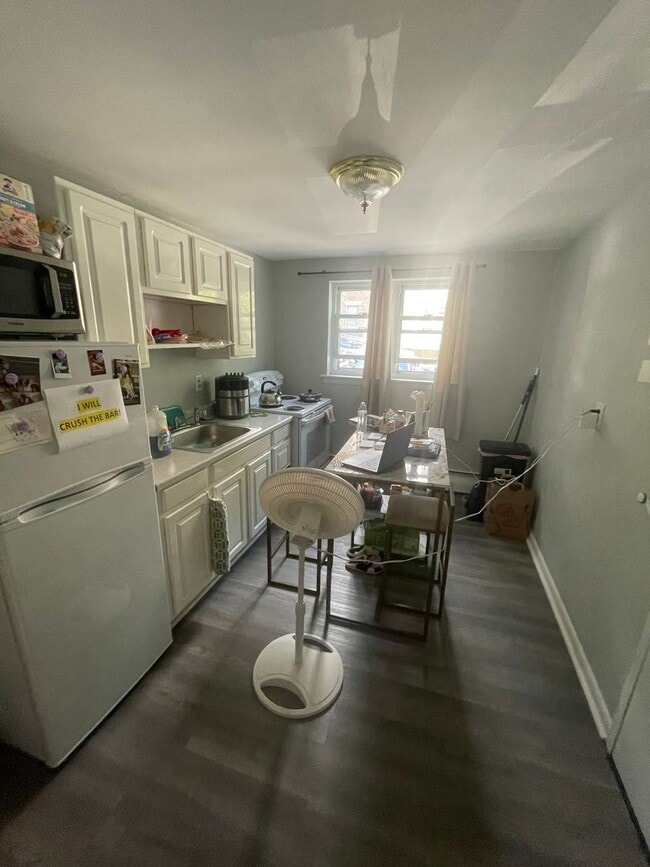 Building Photo - Huge 1 bed near the Green Line and the Allston/Brighton border.