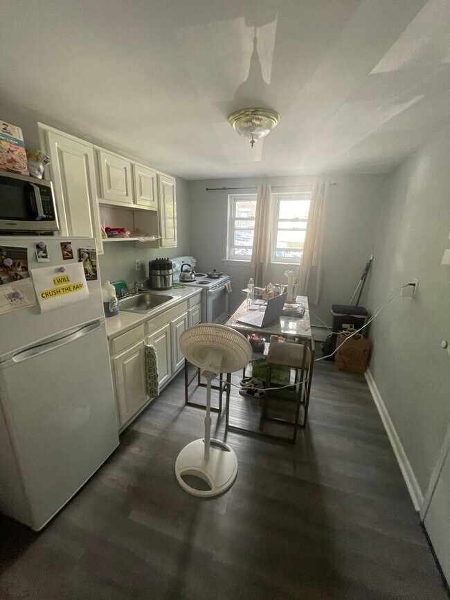 Foto del edificio - Huge 1 bed near the Green Line and the Allston/Brighton border.