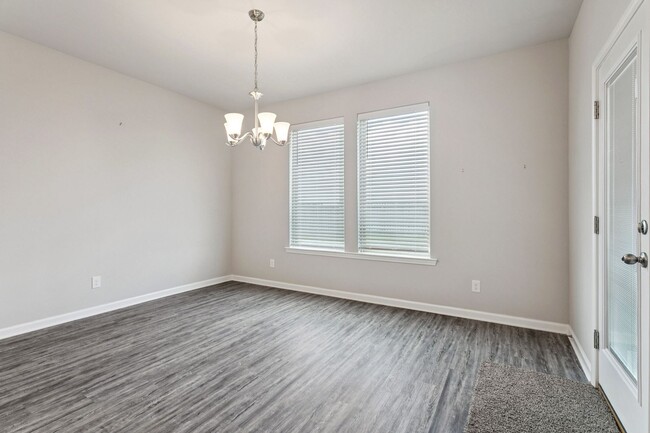 Building Photo - Stunning Family Home with Southern Charm i...