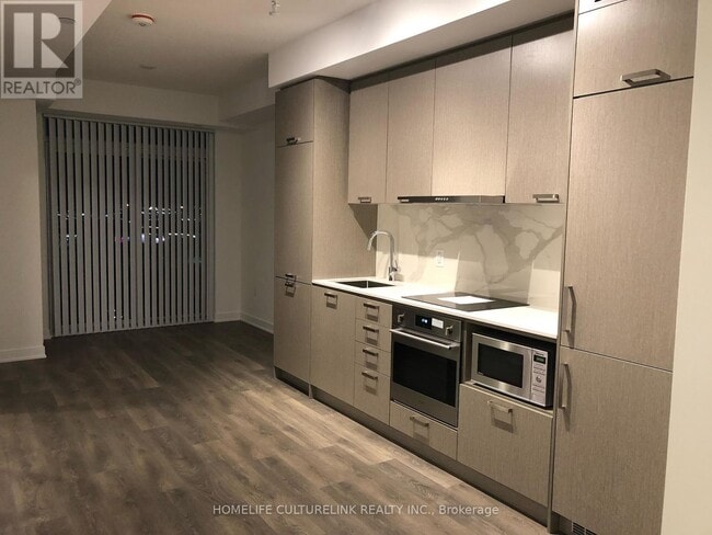 Building Photo - 10 Honeycrisp Cres