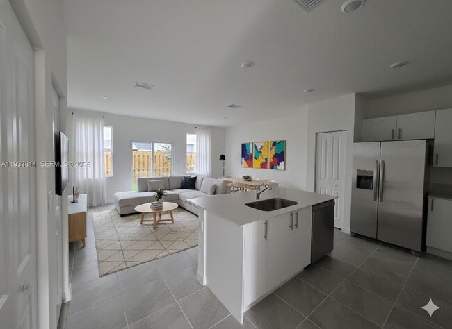 Building Photo - 1082 SE 2nd St